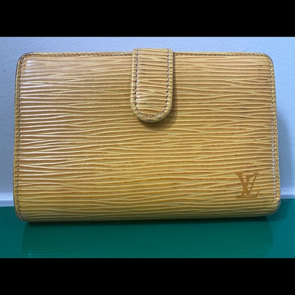 Louis Vuitton Kiss-lock Wallet Epi Yellow - Picture 1 of 7